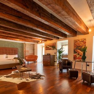Aurelia Luxury - Piazza delle Erbe